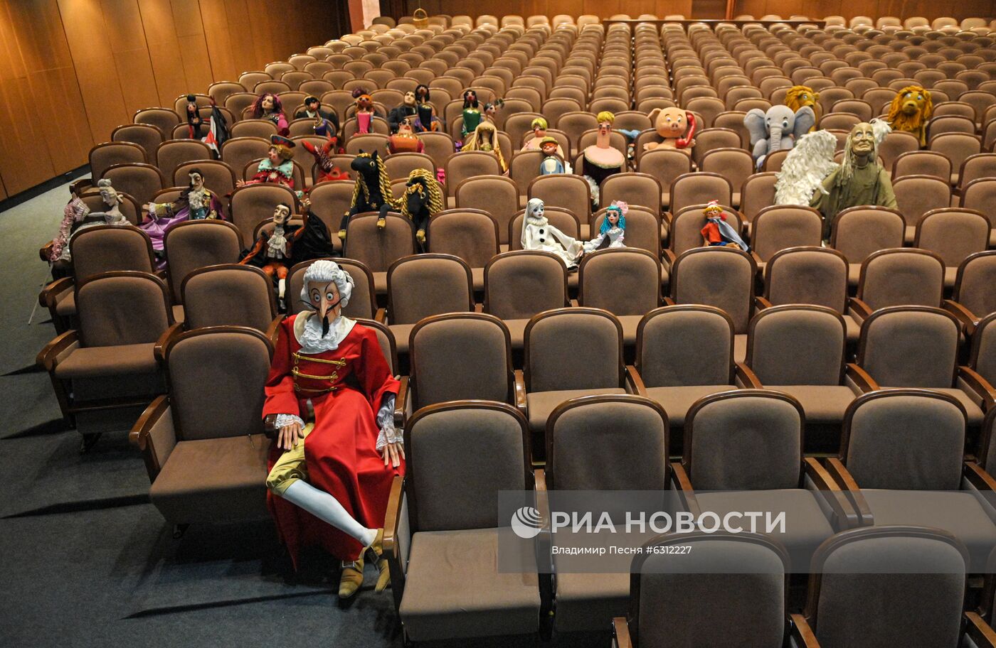 Сбор труппы театра кукол имени С. В. Образцова 