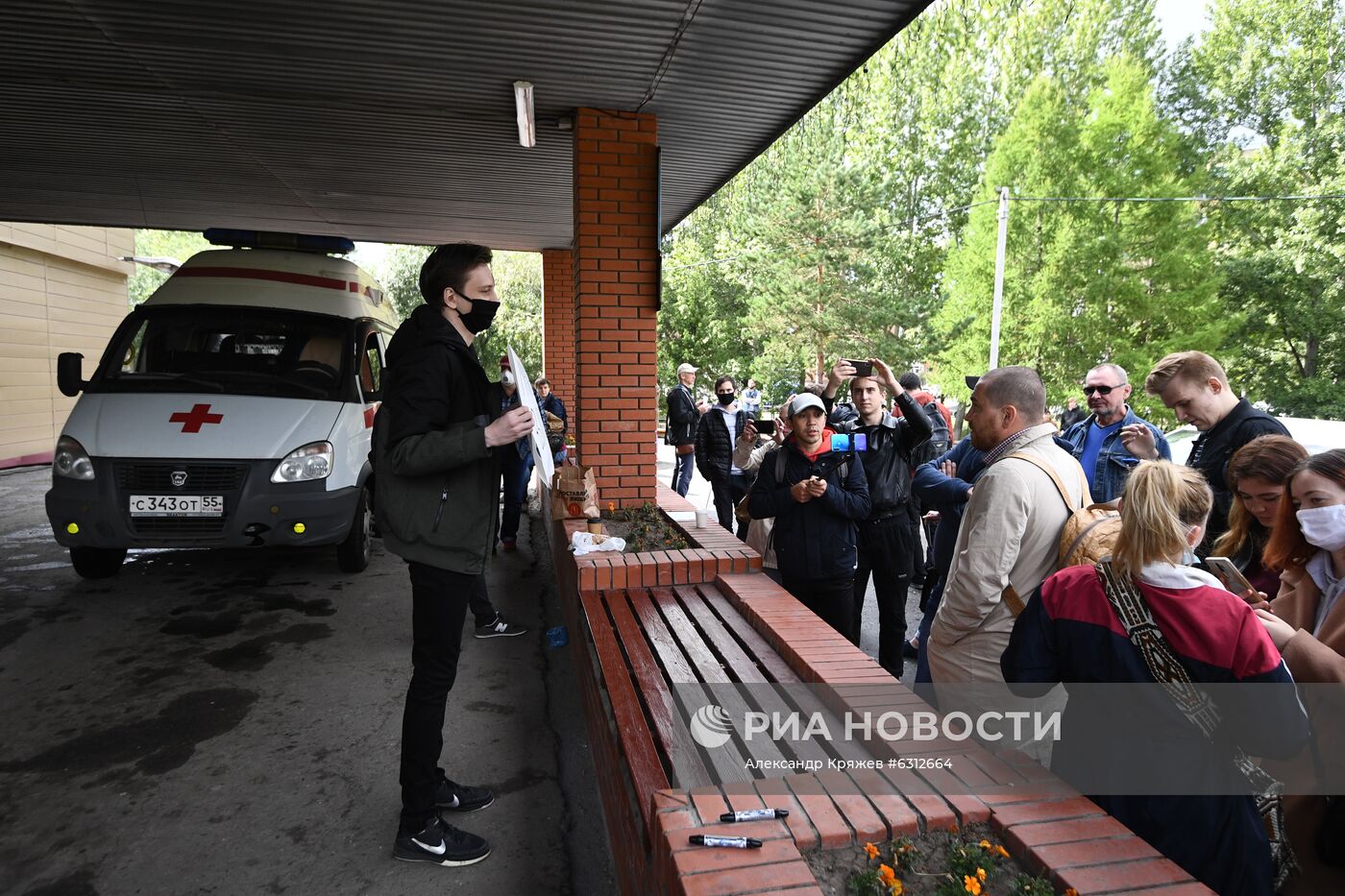 Больница в Омске, где находится А. Навальный