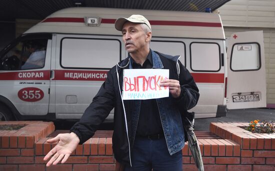 Больница в Омске, где находится А. Навальный