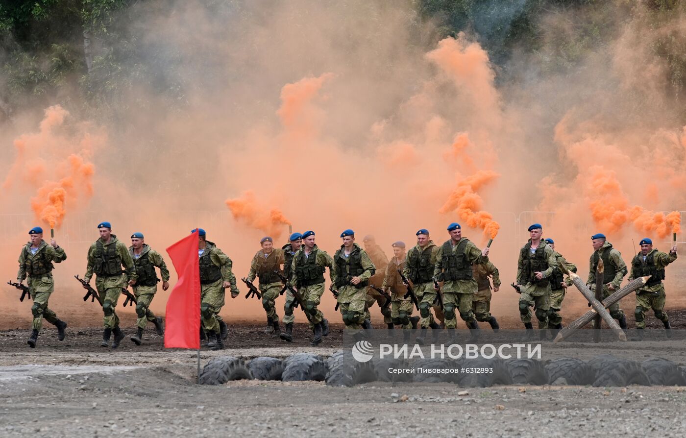 Репетиция динамического показа техники и вооружений в рамках форума "Армия-2020"