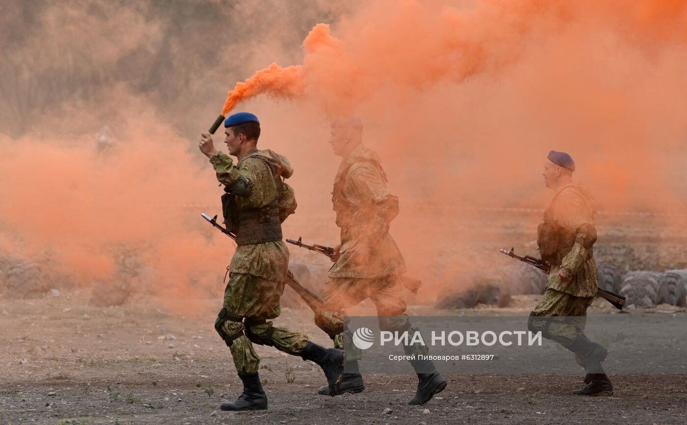 Репетиция динамического показа техники и вооружений в рамках форума "Армия-2020"