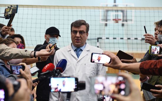 Больница в Омске, где находится А. Навальный