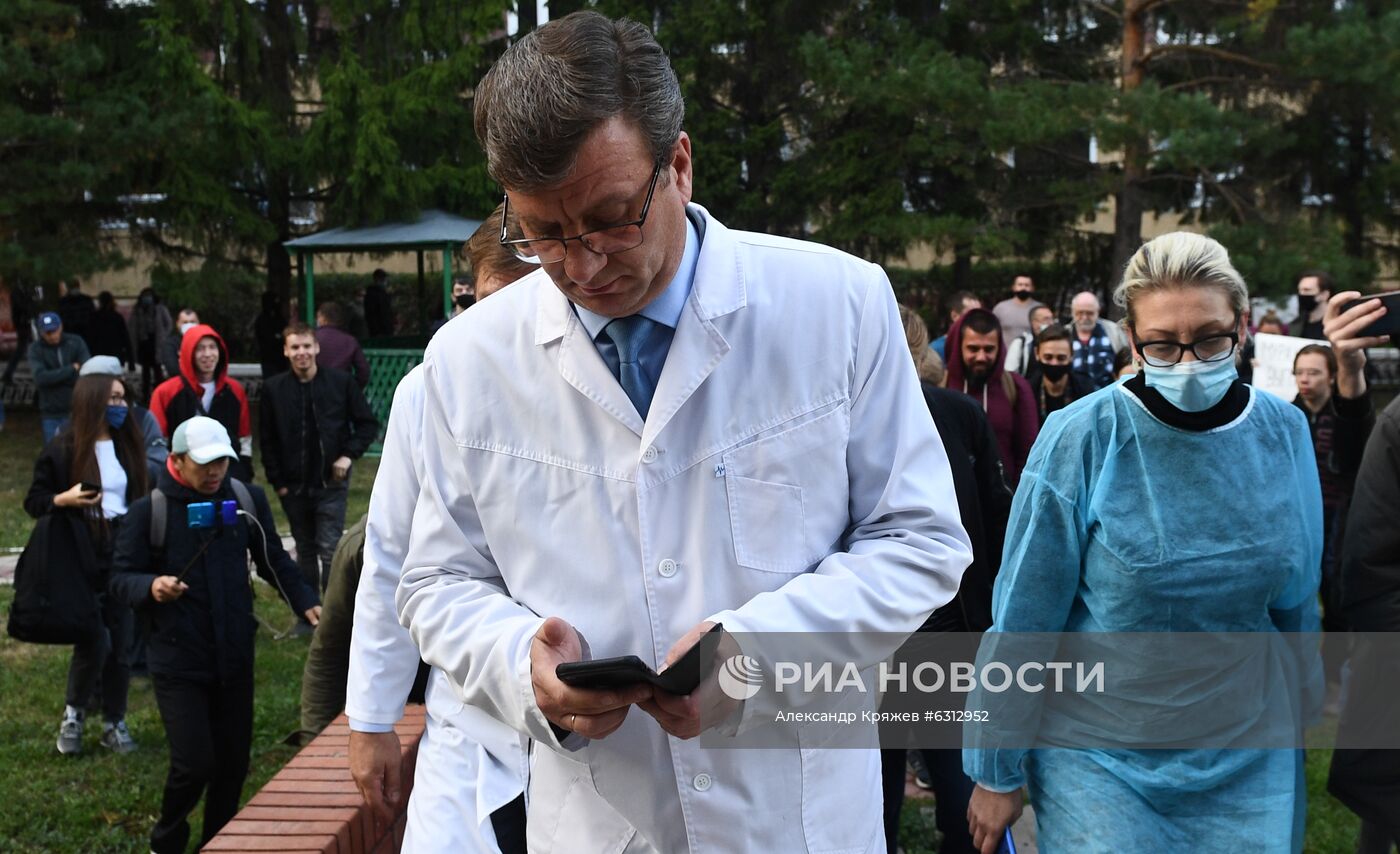 Больница в Омске, где находится А. Навальный