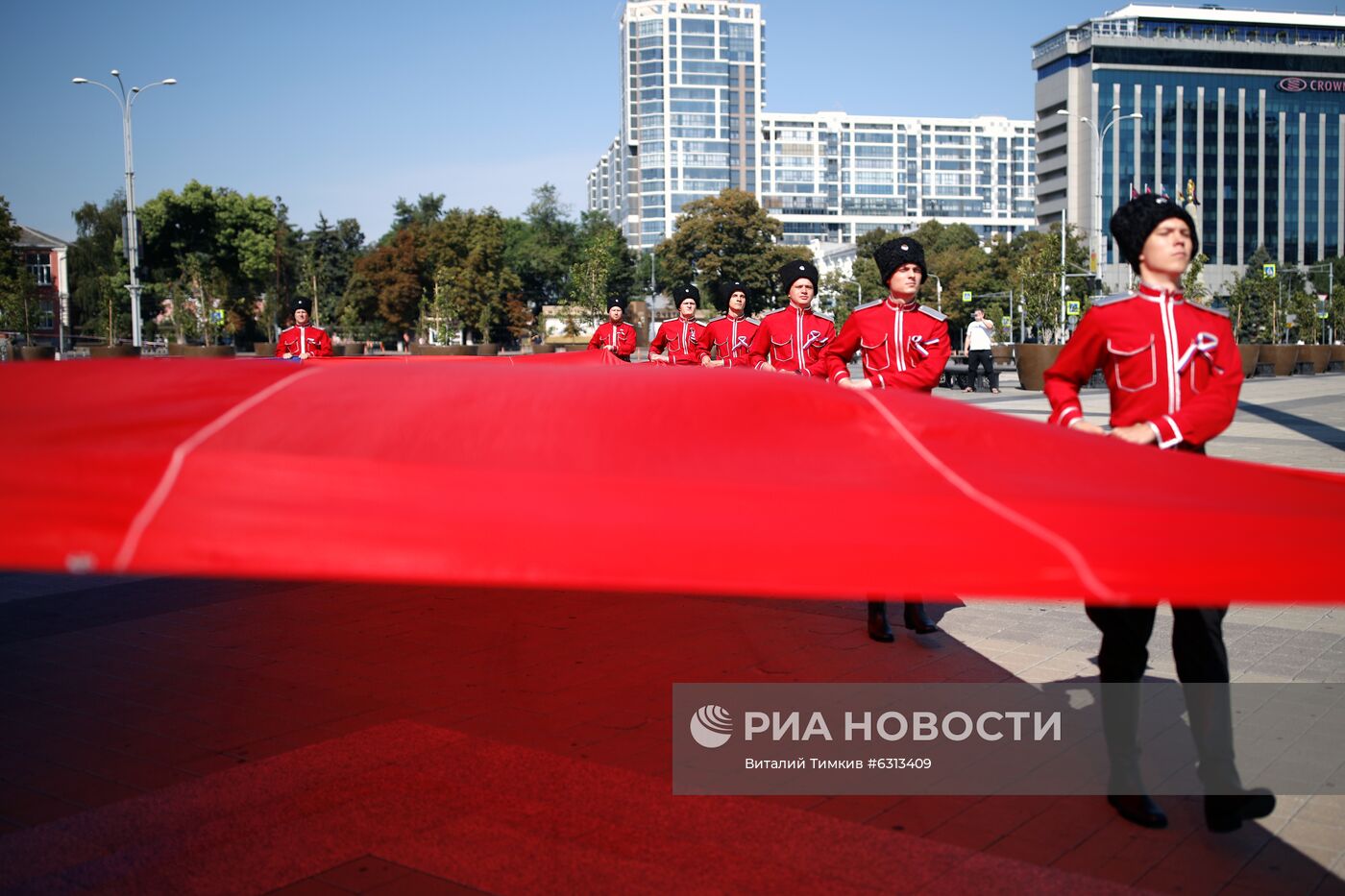 Празднование Дня Государственного флага РФ