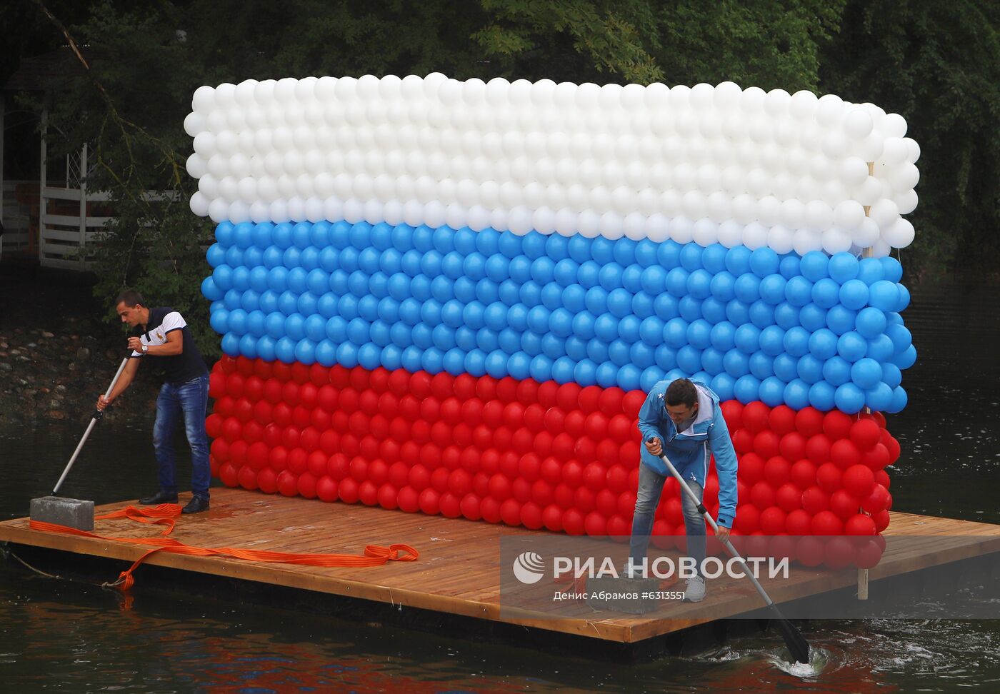 Празднование Дня Государственного флага РФ