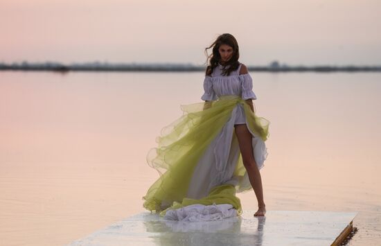 Показ мод на озере Сасык-Сиваш