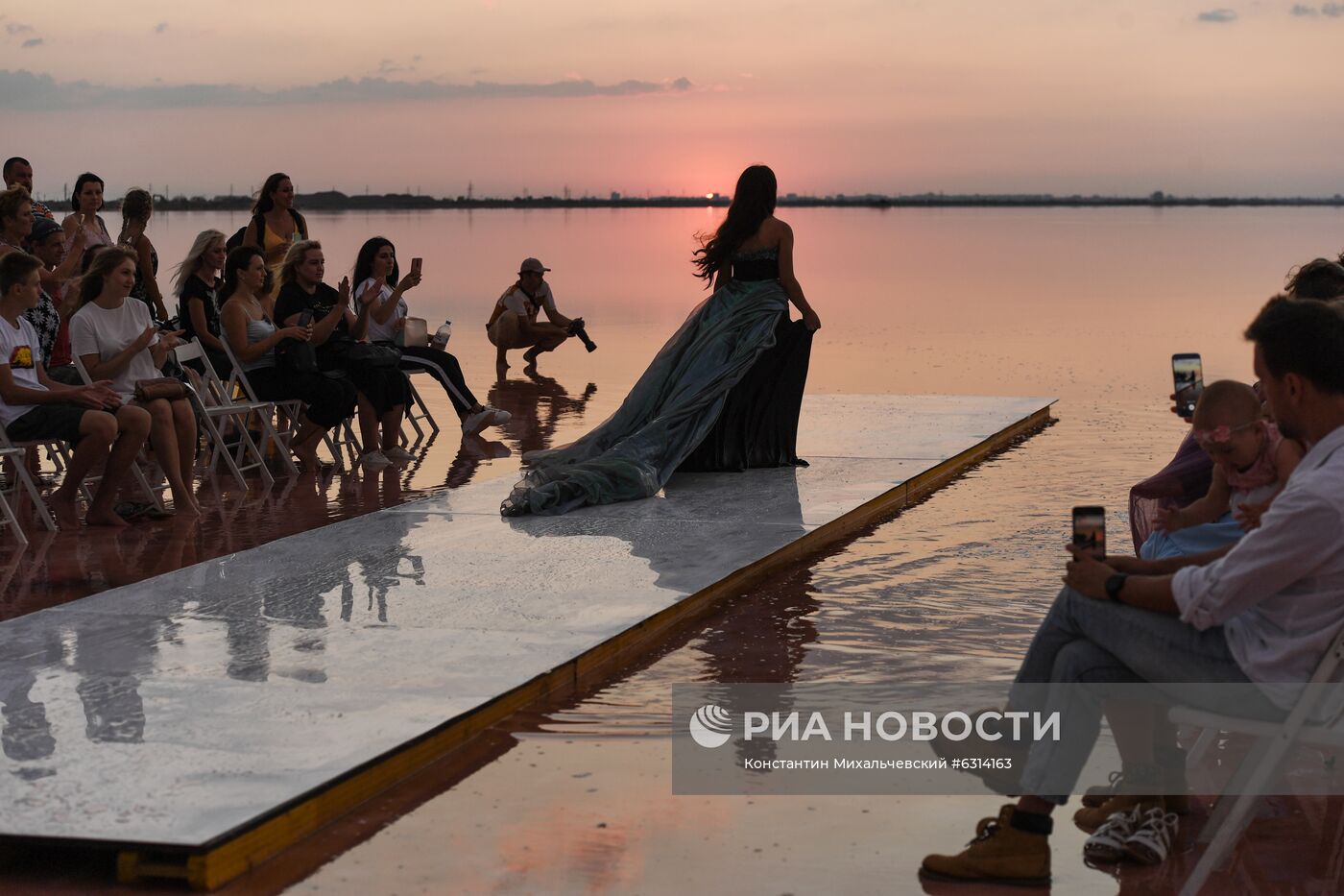 Показ мод на озере Сасык-Сиваш