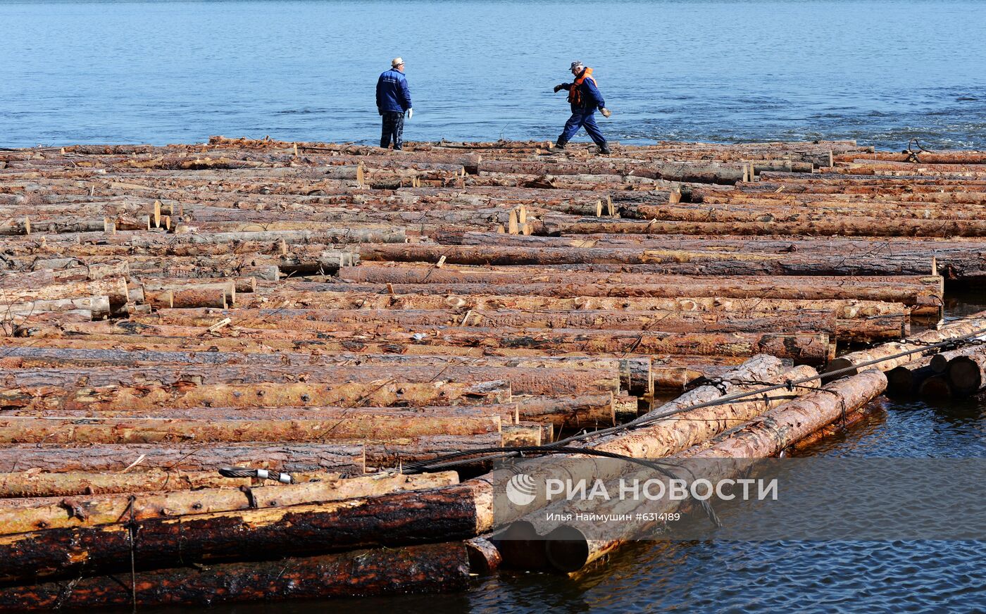 Лесосплав на Ангаре