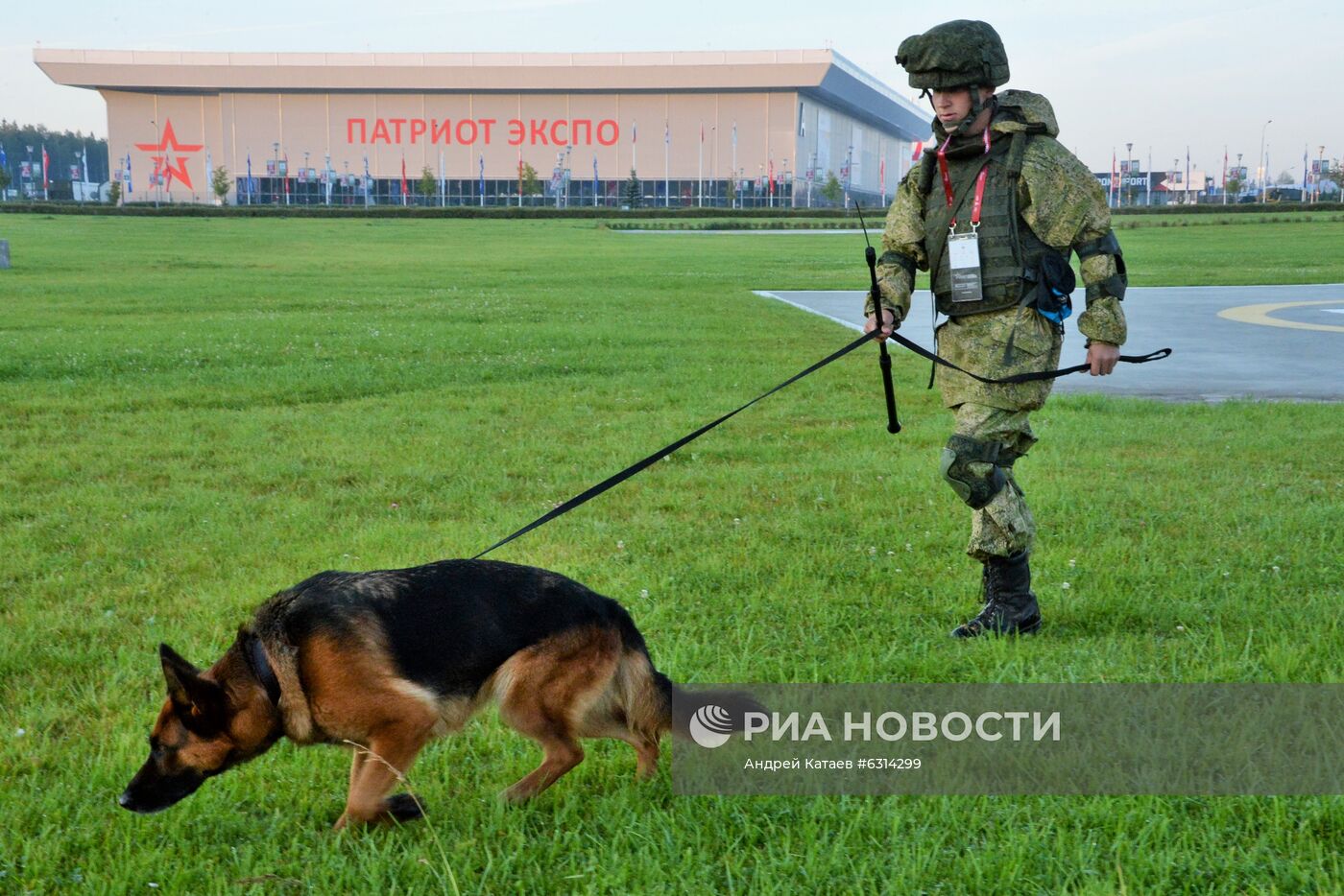  Сводный отряд разминирования инженерных войск ВС РФ проверил территорию форума "Армия-2020" 