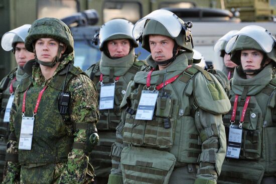  Сводный отряд разминирования инженерных войск ВС РФ проверил территорию форума "Армия-2020" 
