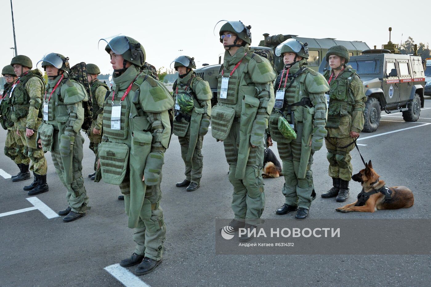  Сводный отряд разминирования инженерных войск ВС РФ проверил территорию форума "Армия-2020" 
