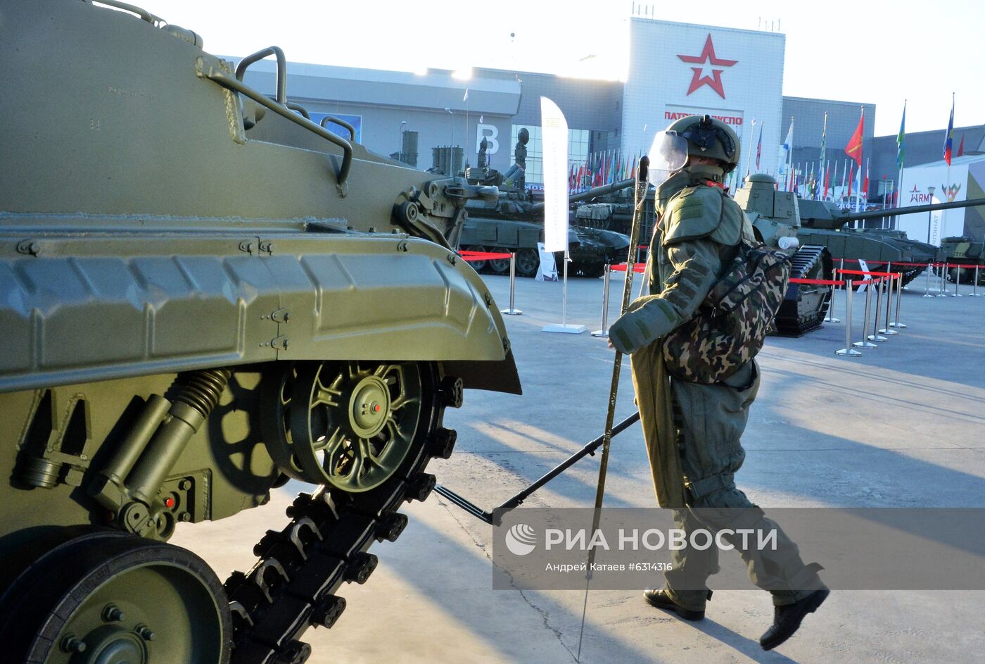  Сводный отряд разминирования инженерных войск ВС РФ проверил территорию форума "Армия-2020" 