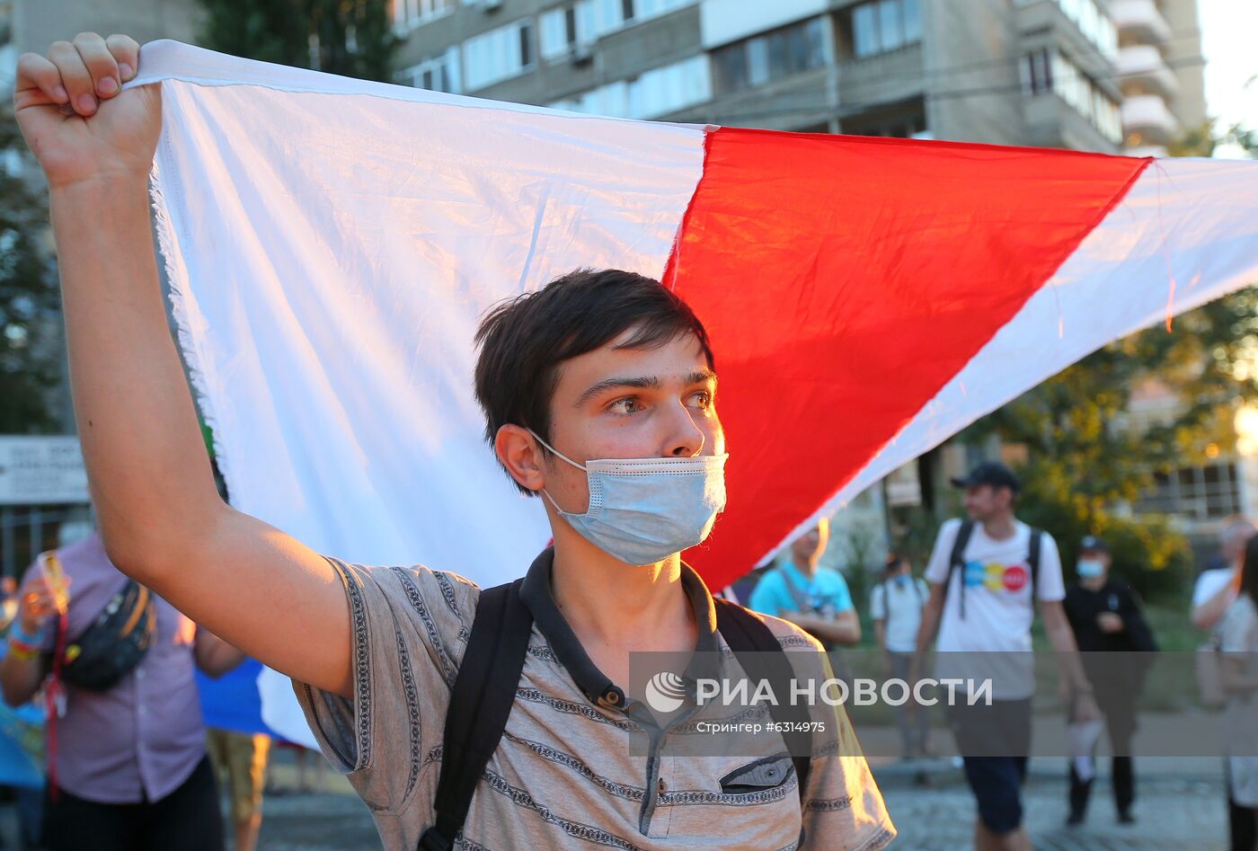 Акция в Киеве в поддержку протестующих в Белоруссии