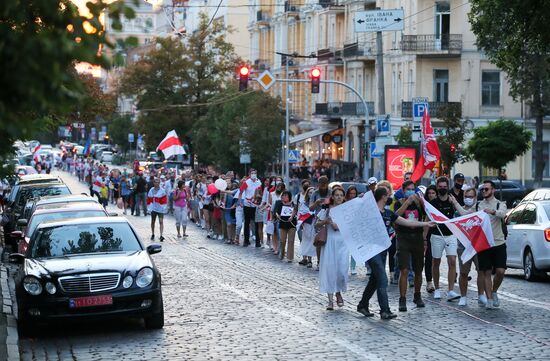 Акция в Киеве в поддержку протестующих в Белоруссии