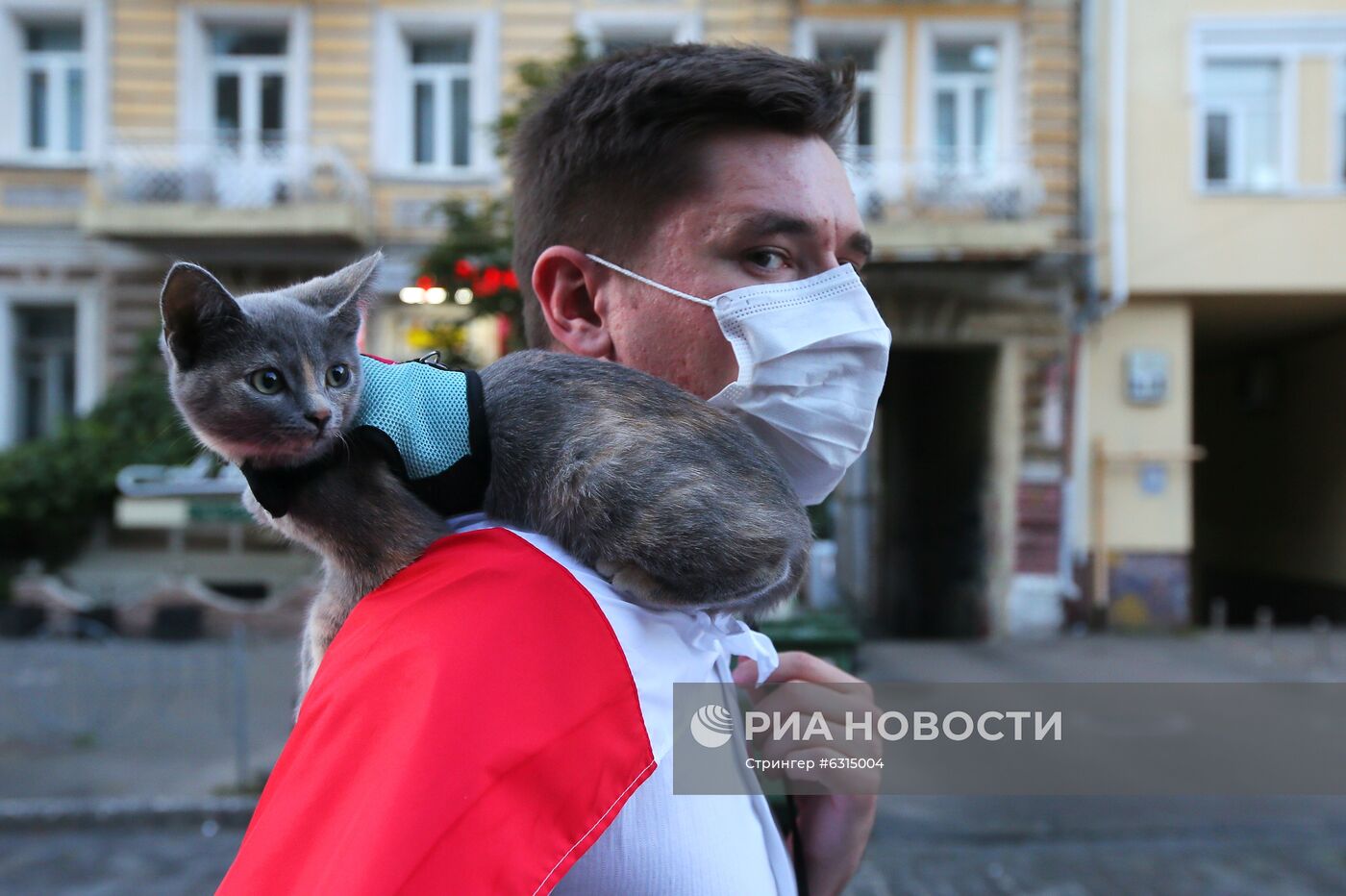 Акция в Киеве в поддержку протестующих в Белоруссии