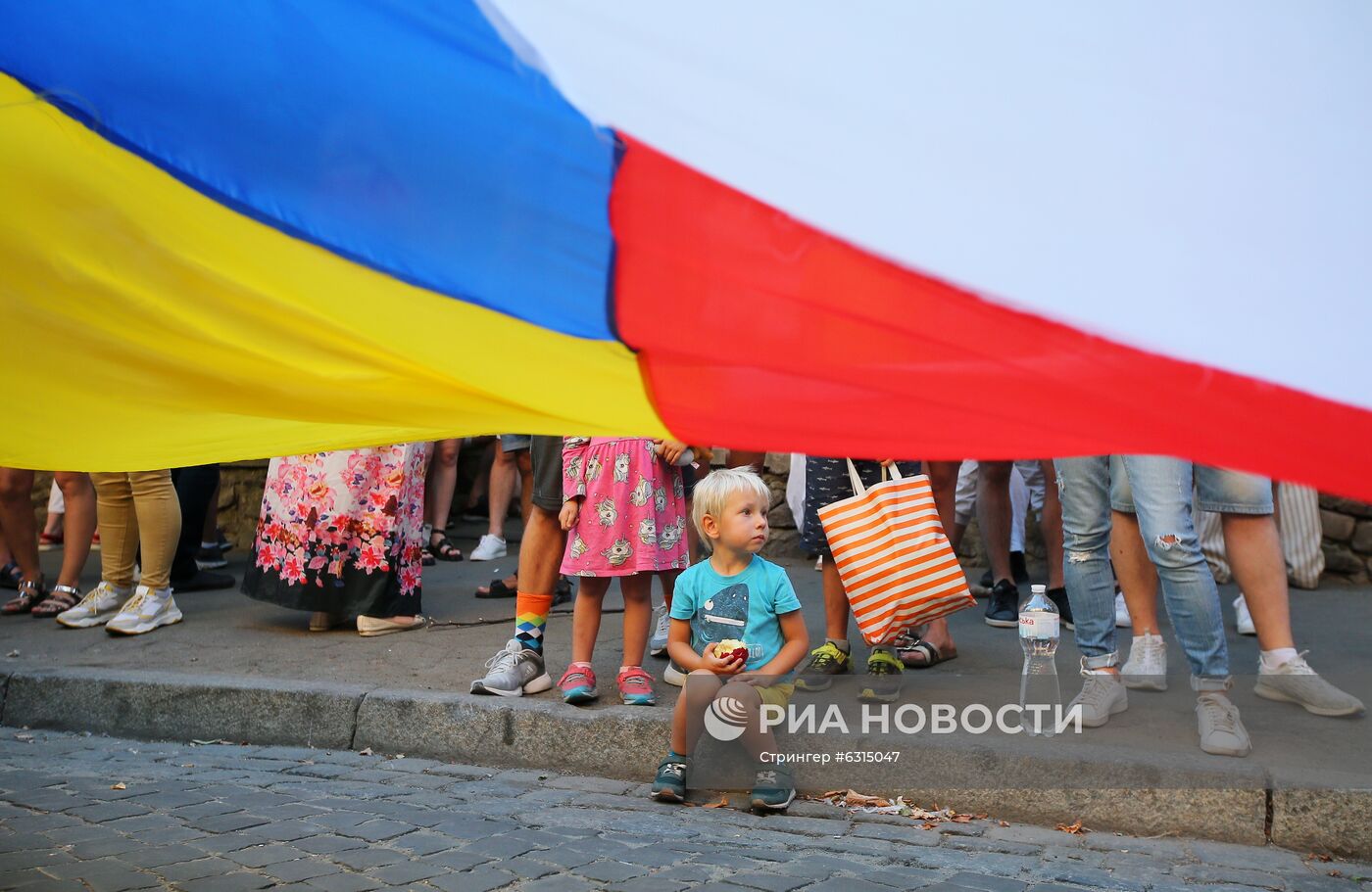 Акция в Киеве в поддержку протестующих в Белоруссии