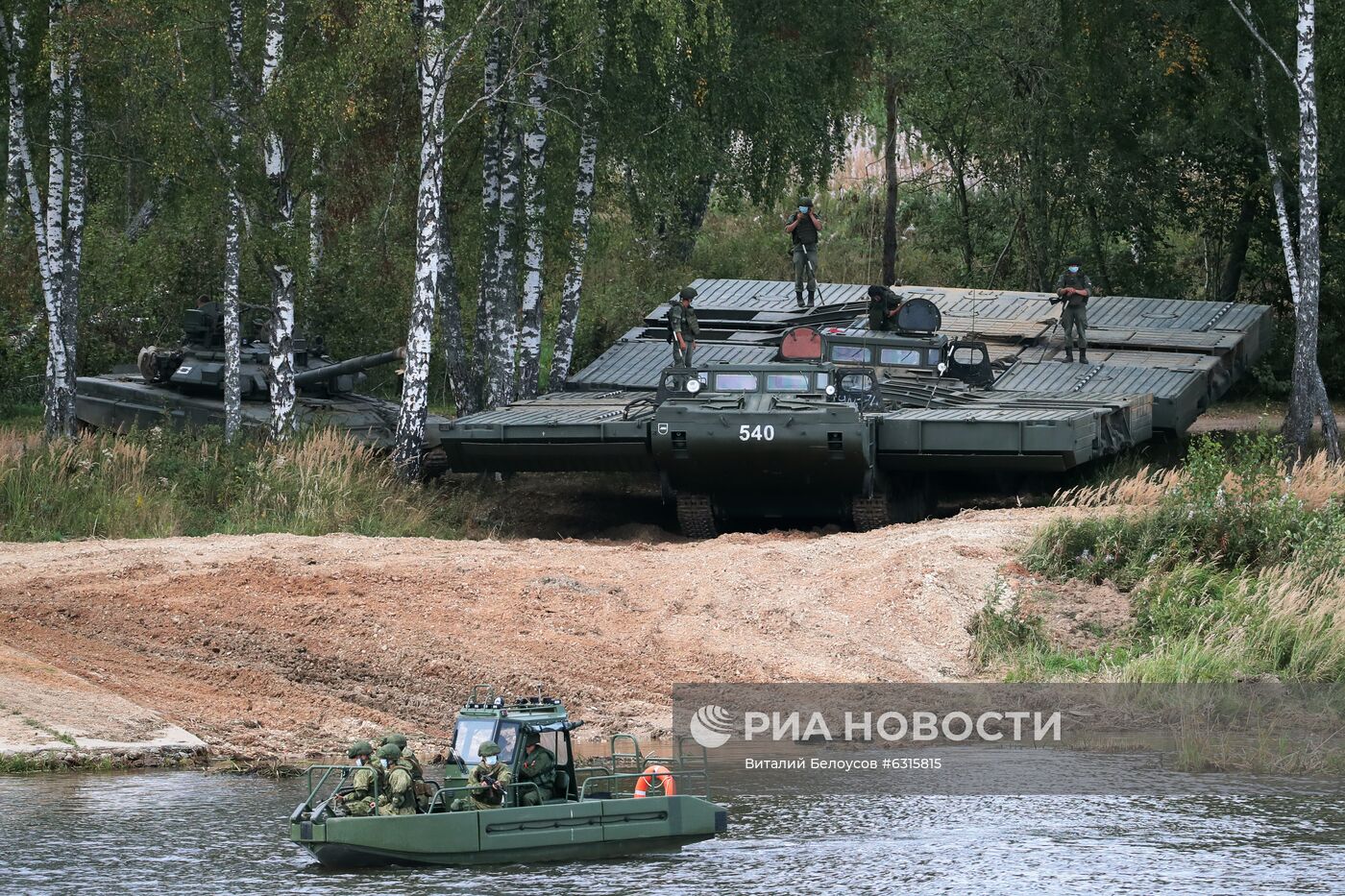 Форум "Армия-2020". Динамический показ техники