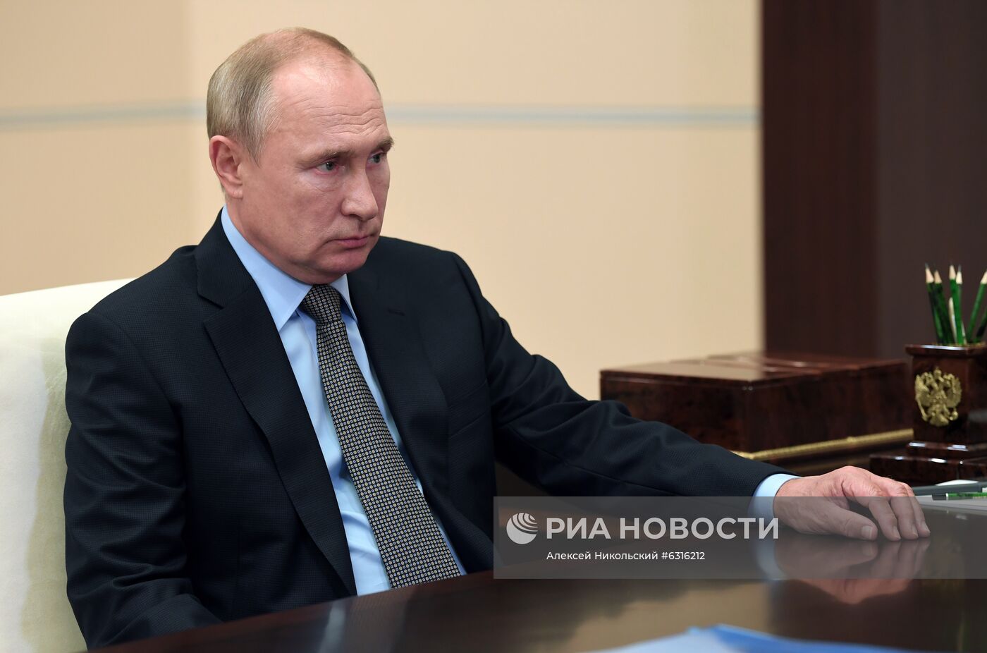 Президент РФ В. Путин провел встречу с директором ФССП Д. Аристовым