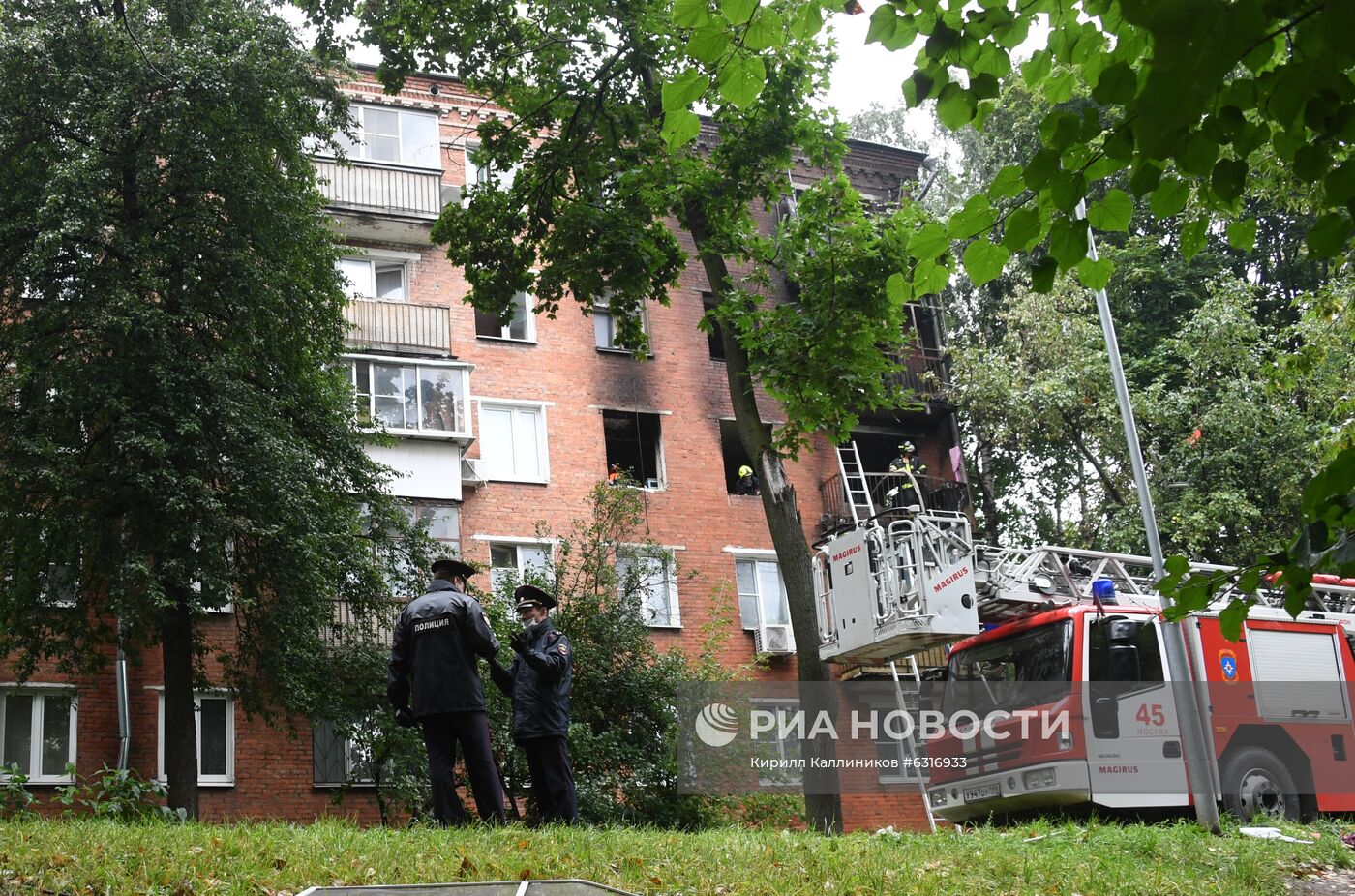 Взрыв газа произошел в жилом доме на западе Москвы