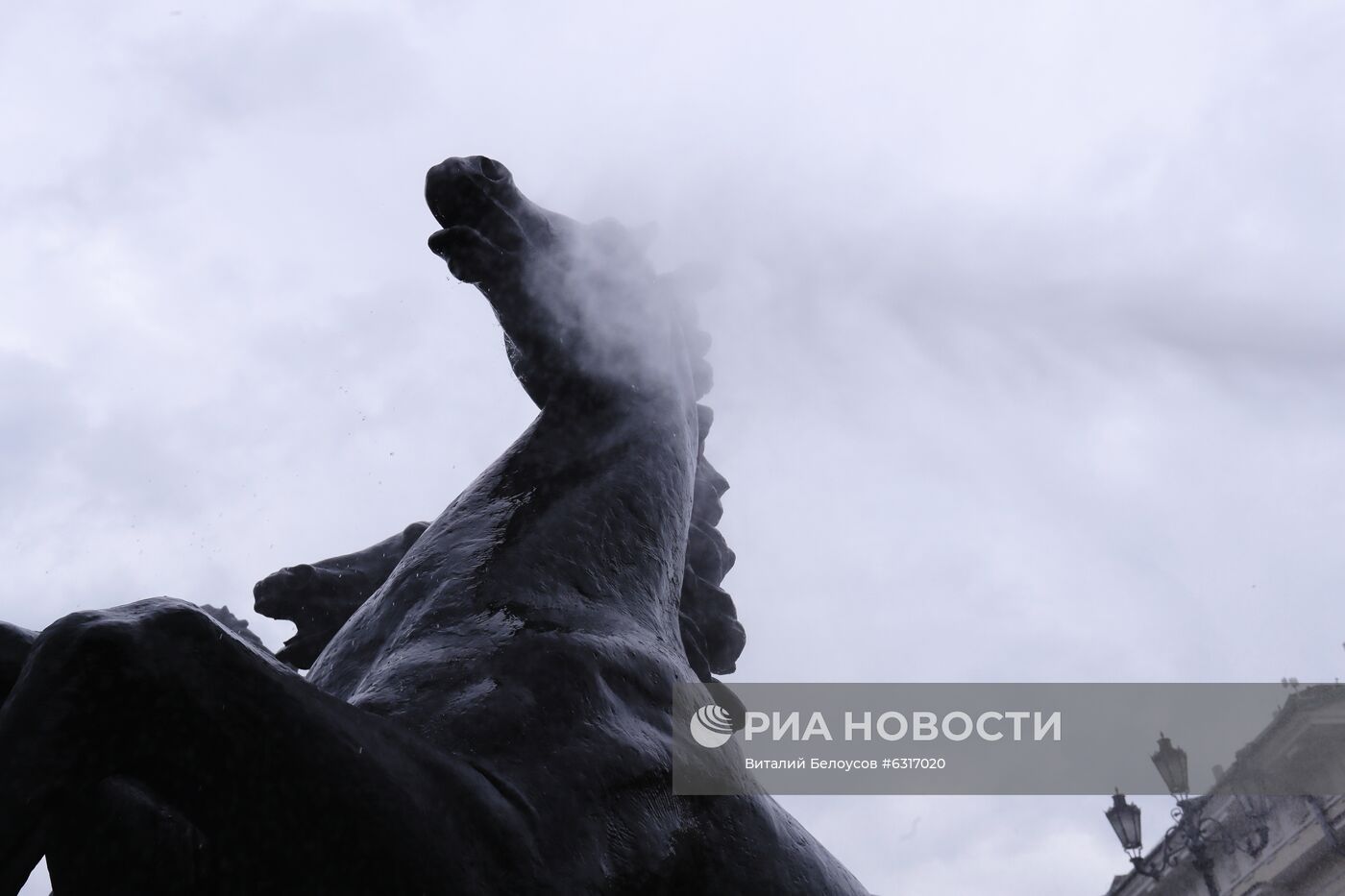 Промывка фонтанного комплекса на Манежной площади