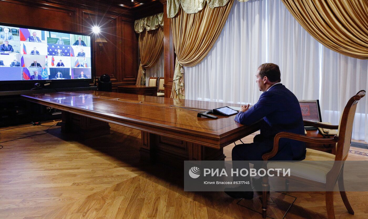 Заместитель председателя Совбеза РФ Д. Медведев провел совещание по вопросу "Об обеспечении долгосрочных интересов РФ в условиях введения с 2025 г. углеродного налога в ЕС"