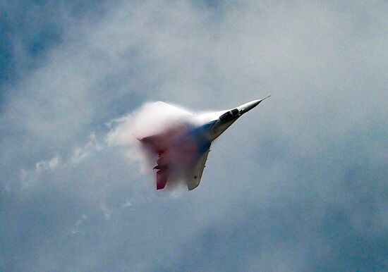 Форум "Армия-2020". Демонстрационные полеты