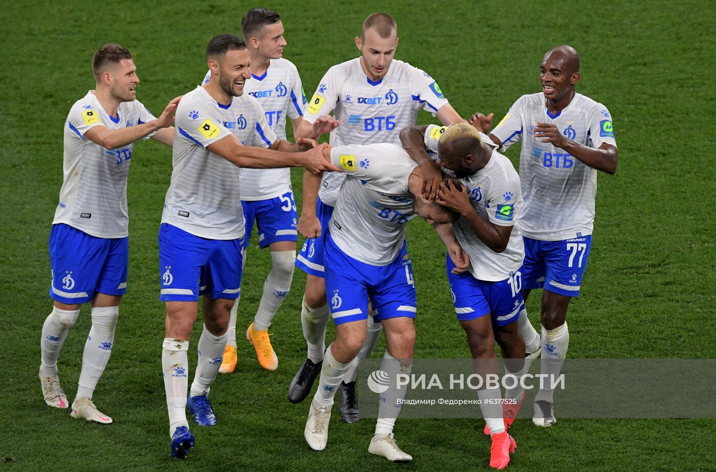 Футбол. РПЛ. Матч "Динамо" - "Зенит"