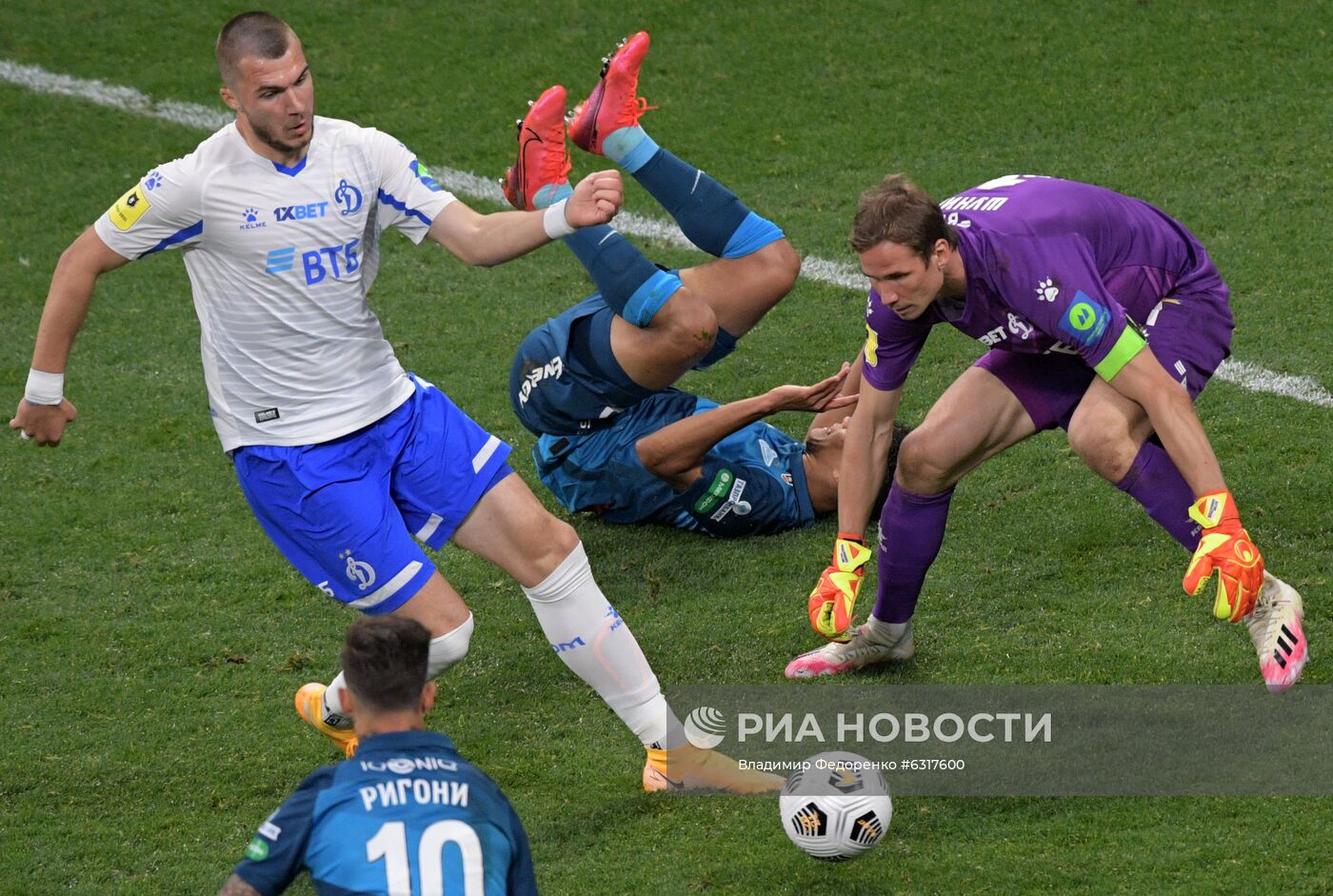 Футбол. РПЛ. Матч "Динамо" - "Зенит"