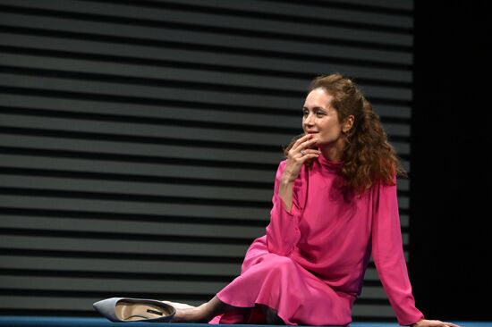 Спектакль "Ложные признания" в театре имени А. С. Пушкина