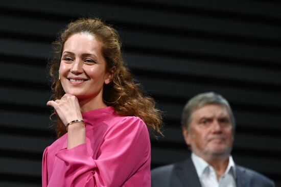 Спектакль "Ложные признания" в театре имени А. С. Пушкина