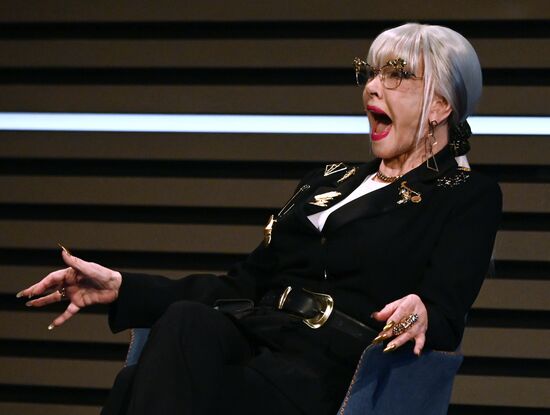 Спектакль "Ложные признания" в театре имени А. С. Пушкина