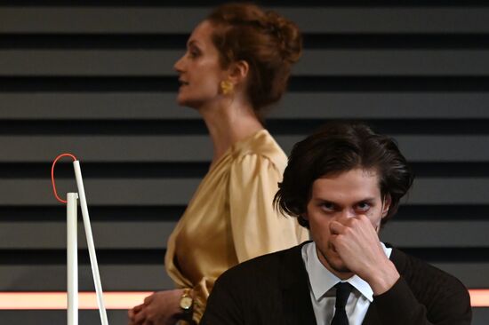 Спектакль "Ложные признания" в театре имени А. С. Пушкина