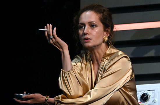 Спектакль "Ложные признания" в театре имени А. С. Пушкина