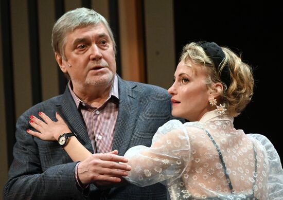 Спектакль "Ложные признания" в театре имени А. С. Пушкина