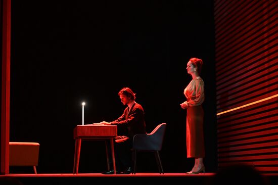 Спектакль "Ложные признания" в театре имени А. С. Пушкина