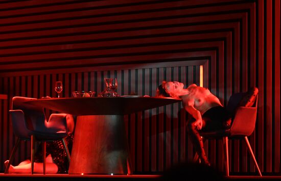 Спектакль "Ложные признания" в театре имени А. С. Пушкина