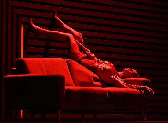 Спектакль "Ложные признания" в театре имени А. С. Пушкина