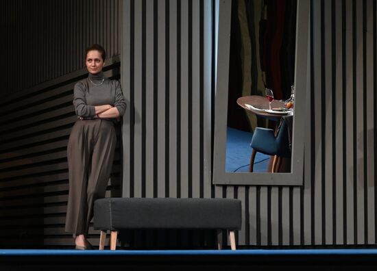 Спектакль "Ложные признания" в театре имени А. С. Пушкина