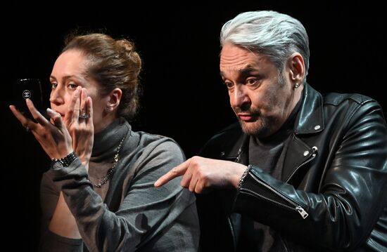 Спектакль "Ложные признания" в театре имени А. С. Пушкина