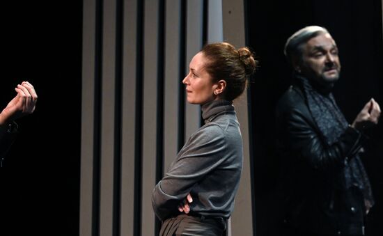 Спектакль "Ложные признания" в театре имени А. С. Пушкина