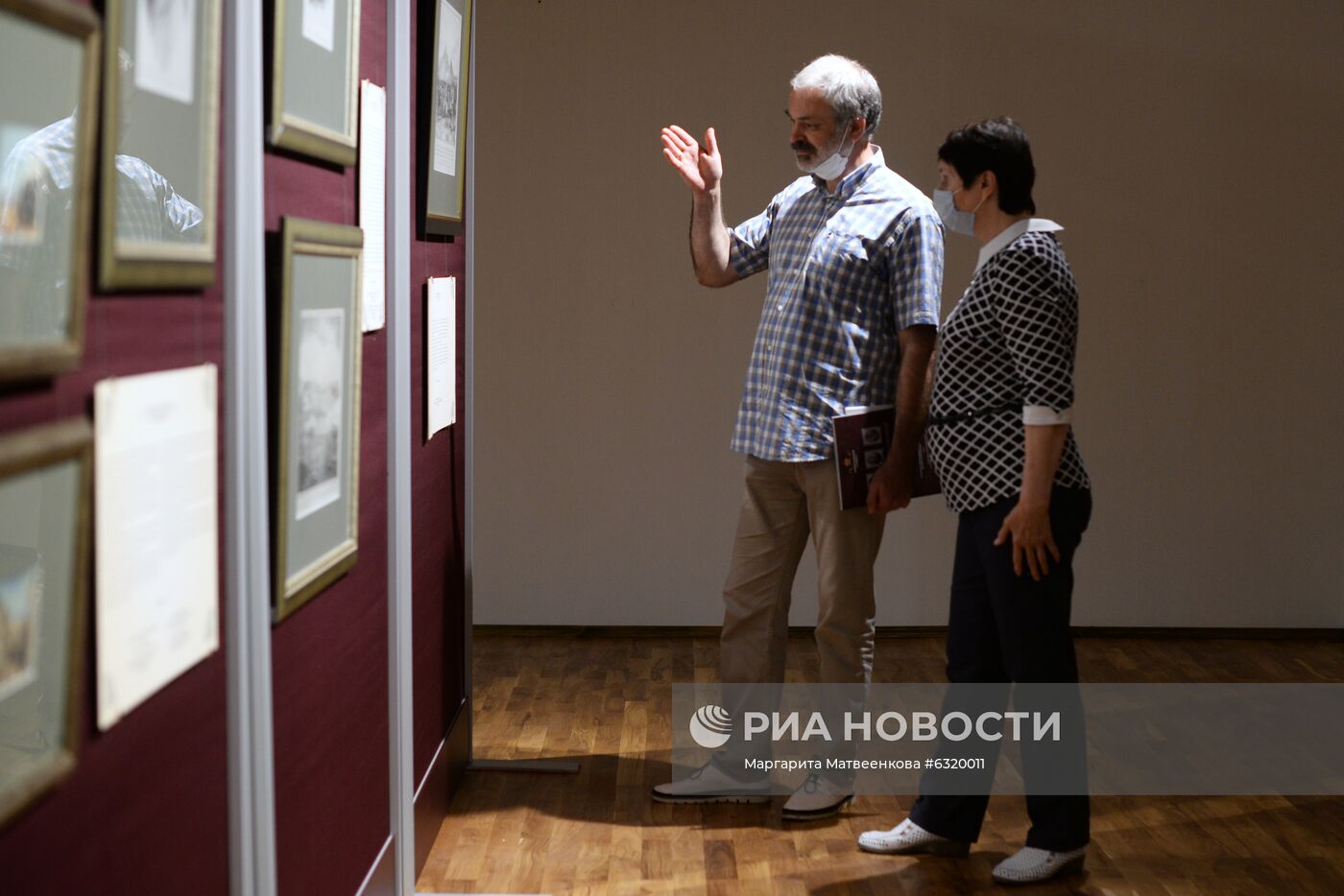 Церемония открытия выставки "Императорский дом Романовых. История в гравюрах" в Брянске