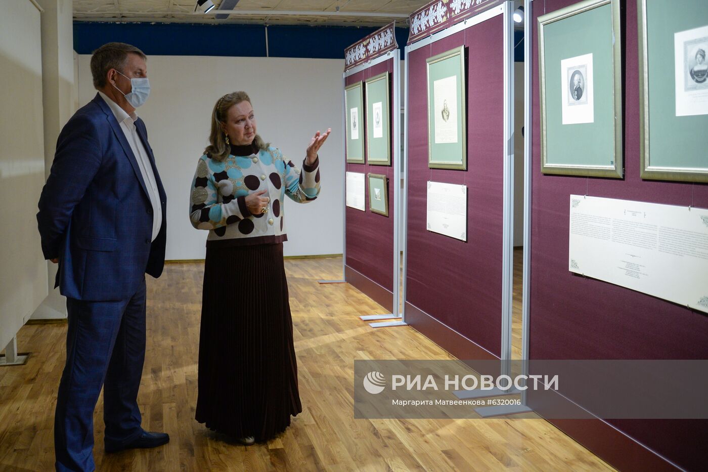 Церемония открытия выставки "Императорский дом Романовых. История в гравюрах" в Брянске