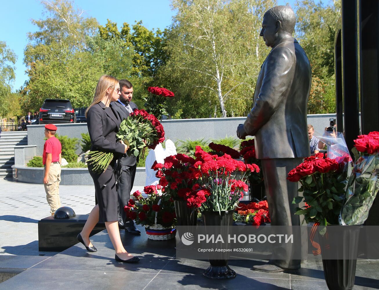 В Донецке почтили память первого главы ДНР А. Захарченко