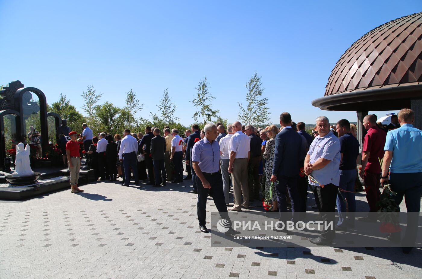 В Донецке почтили память первого главы ДНР А. Захарченко