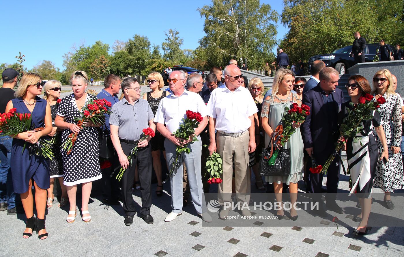 В Донецке почтили память первого главы ДНР А. Захарченко
