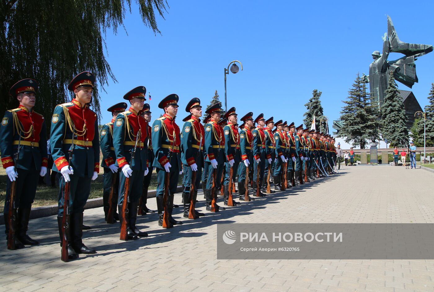 В Донецке почтили память первого главы ДНР А. Захарченко