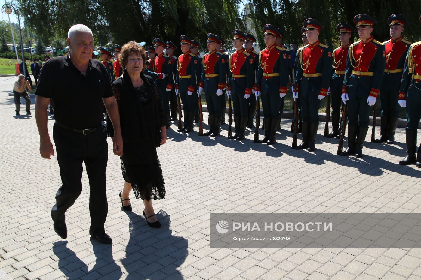 В Донецке почтили память первого главы ДНР А. Захарченко