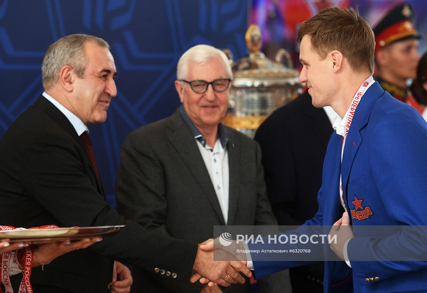 Награждение ХК ЦСКА золотыми медалями ЧР