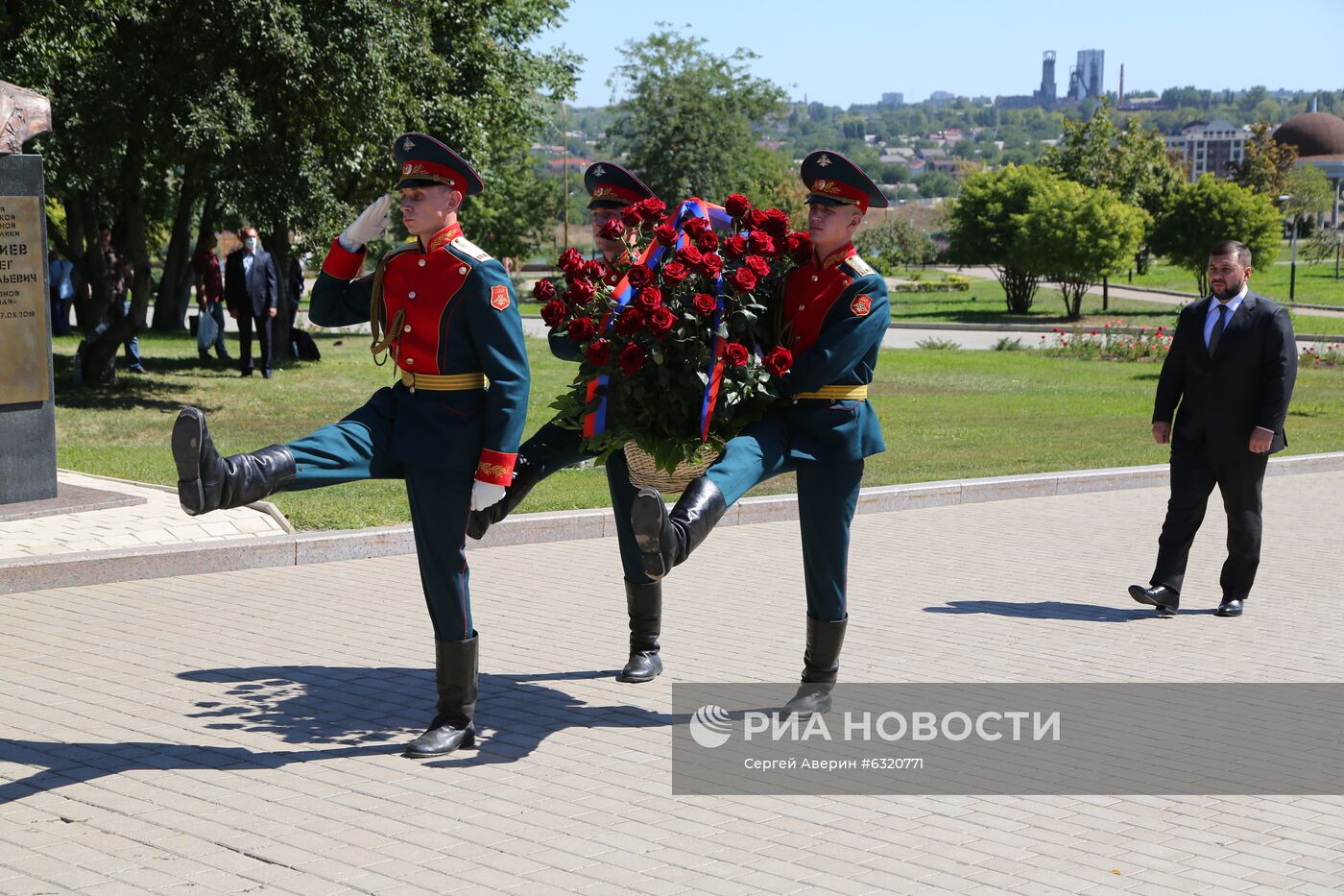 В Донецке почтили память первого главы ДНР А. Захарченко