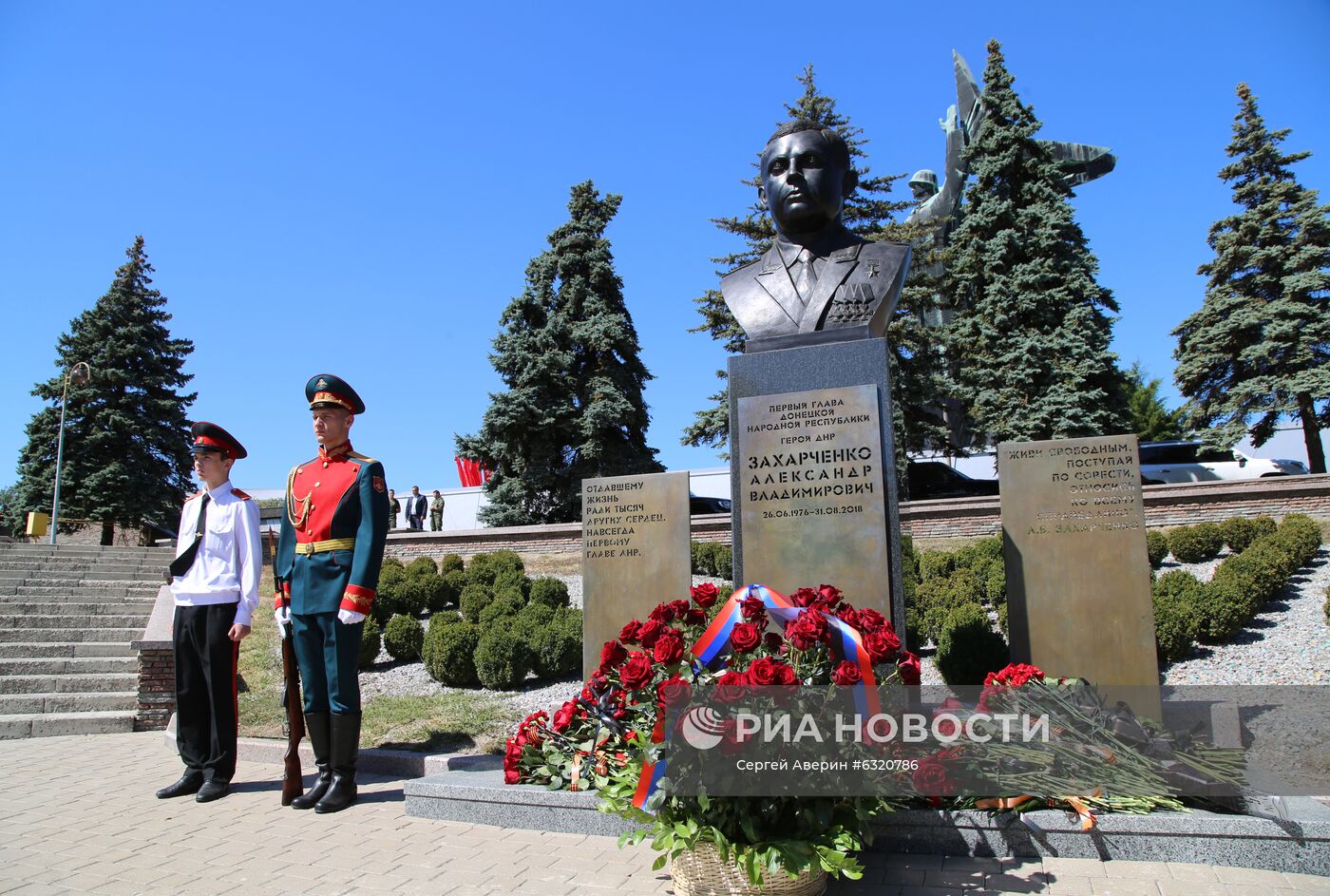 В Донецке почтили память первого главы ДНР А. Захарченко